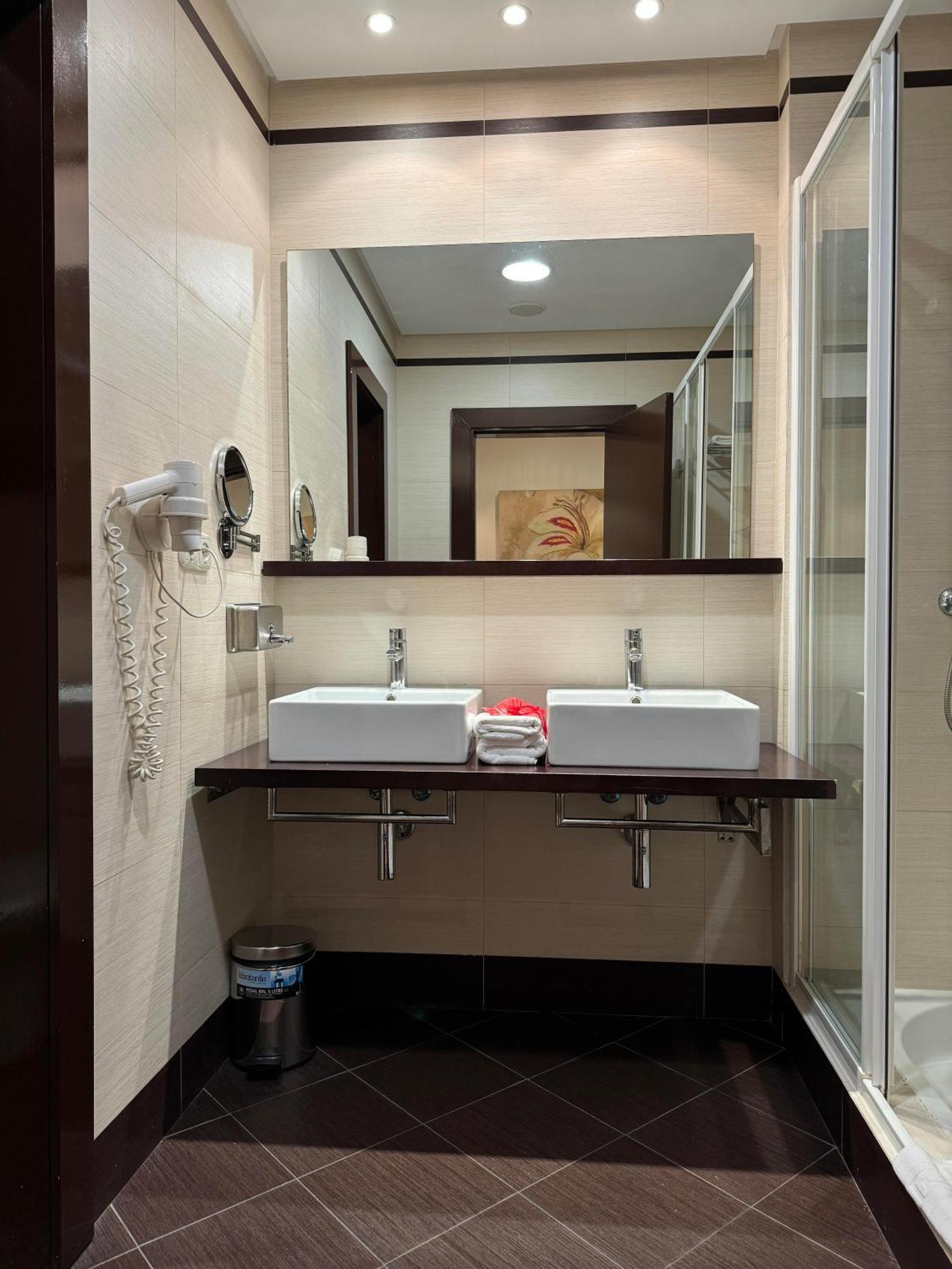 La Cantuena Hotel Parla Ngoại thất bức ảnh