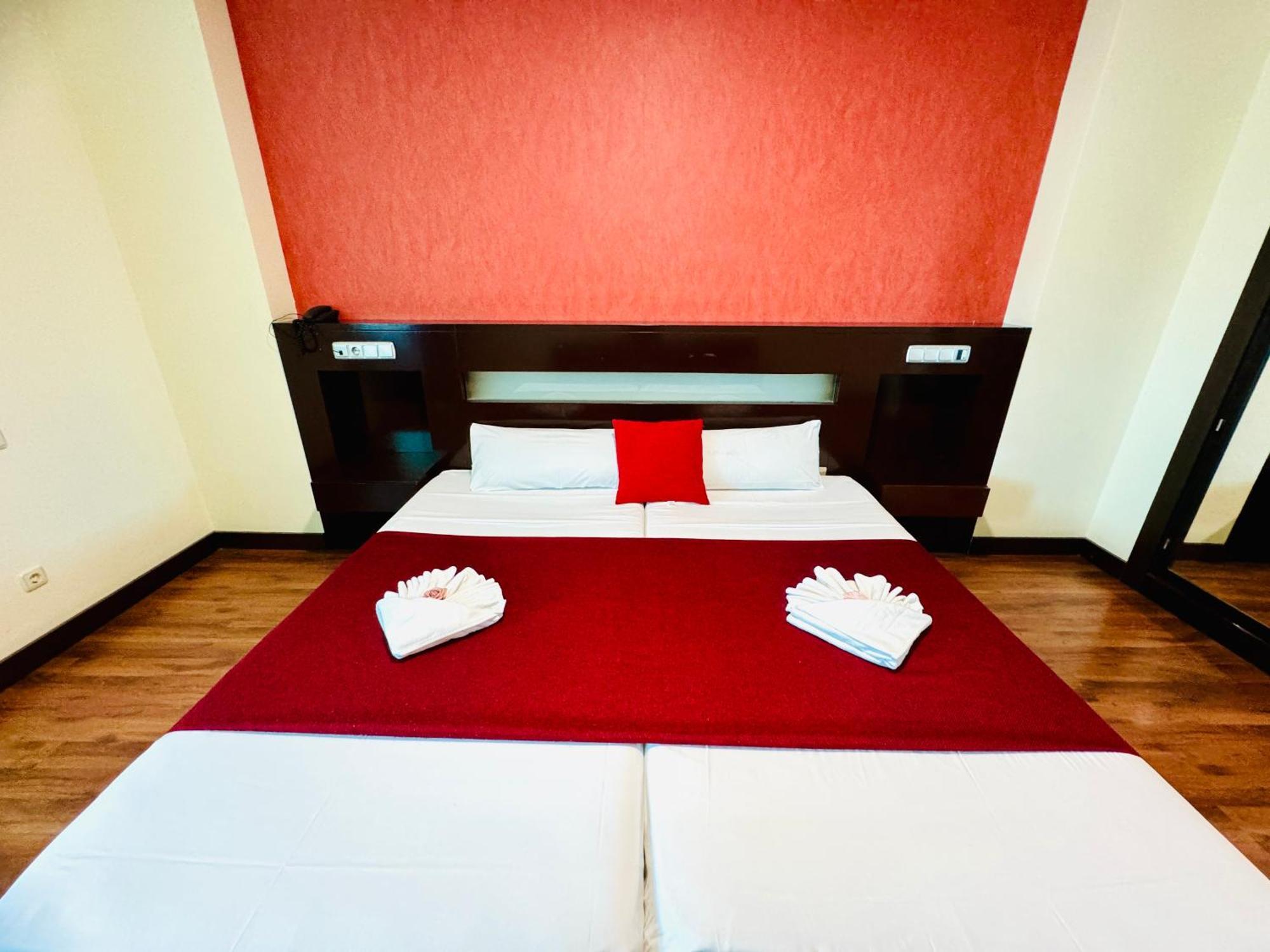 La Cantuena Hotel Parla Ngoại thất bức ảnh