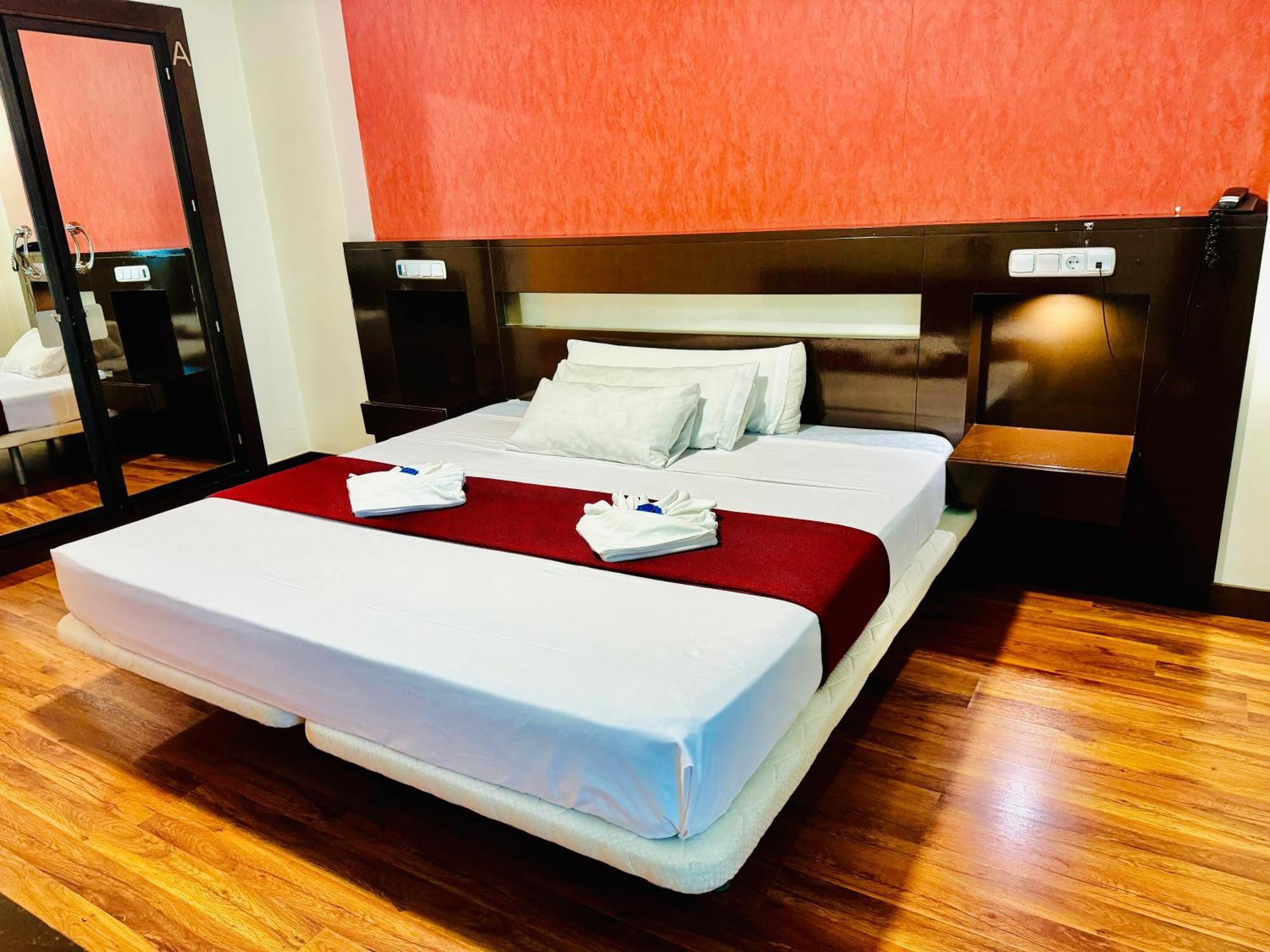 La Cantuena Hotel Parla Ngoại thất bức ảnh